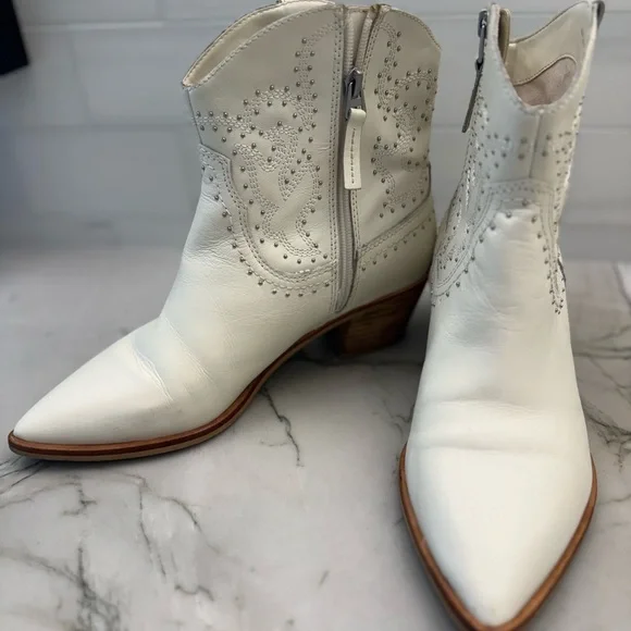 Dolce Vita Solow White/Cream Western Ankle Boots 9 - Picture 3 of 7